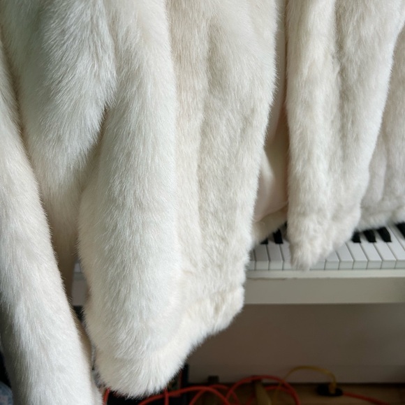 Le Chateau Y2K Indie Off White Teddy Faux Fur Jacket Small - Picture 15 of 16